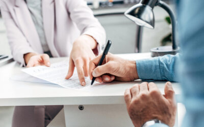 Redacción de contratos comerciales: cláusulas esenciales y recomendaciones